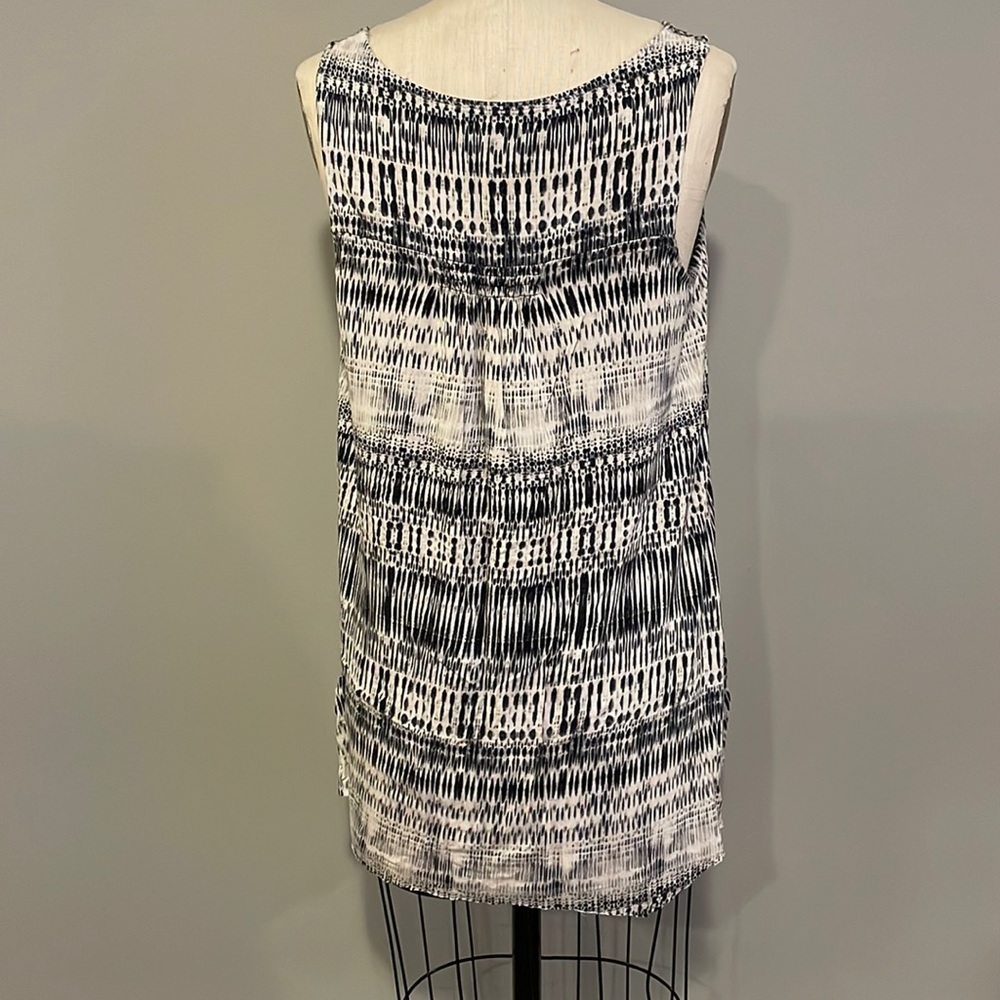Rose & Olive sleeveless black and white tank - Picture 5 of 7